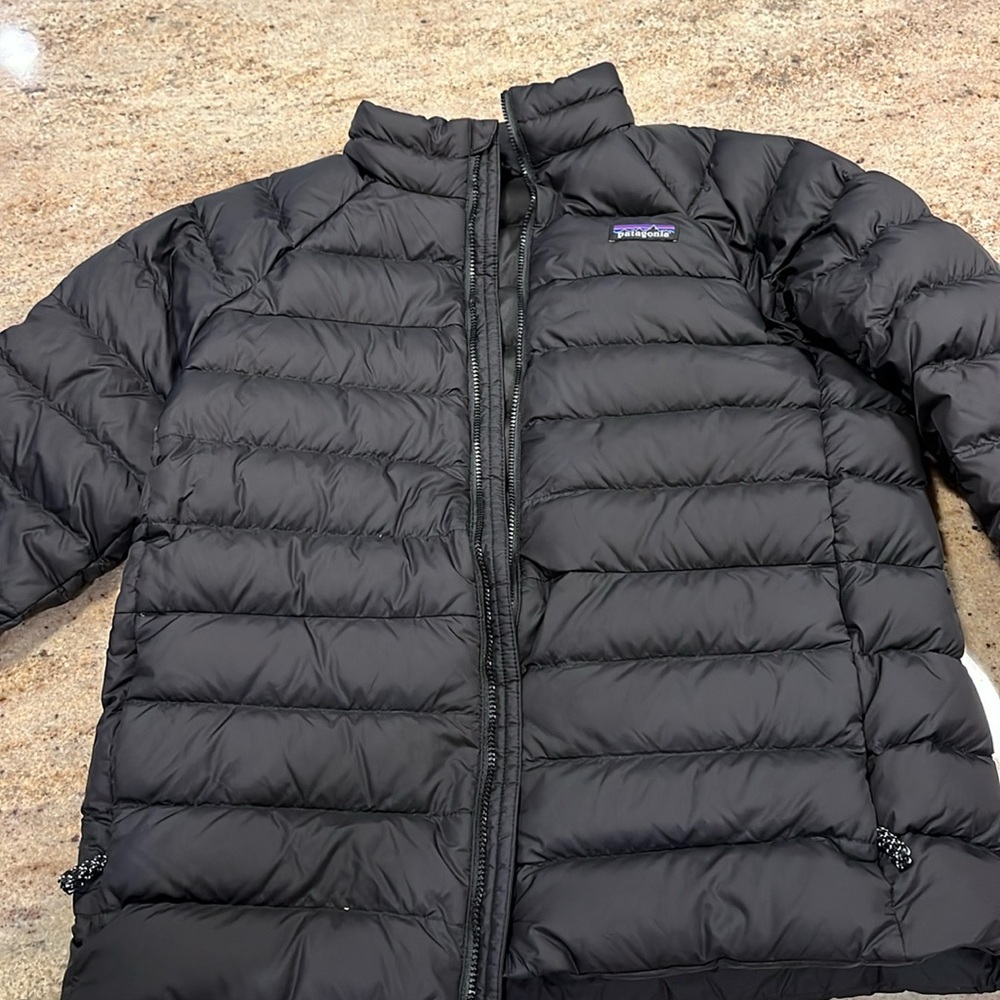 Patagonia boys down sweater size 14. Black